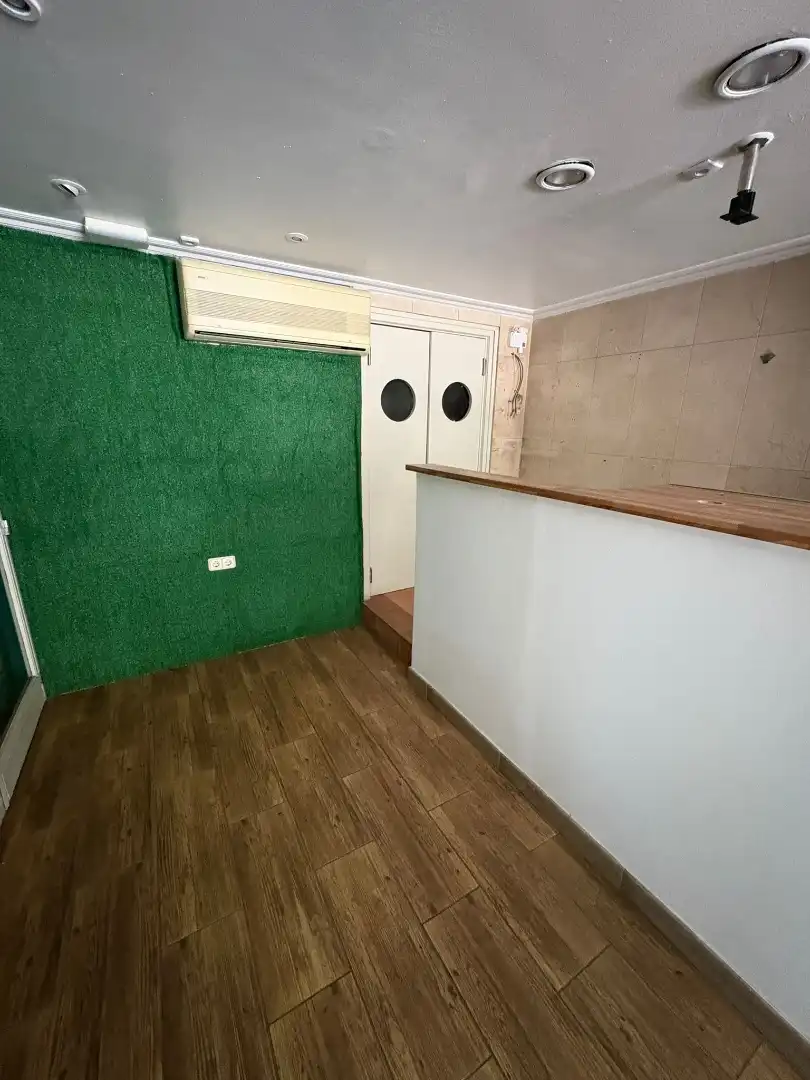 Commercial properties for rent in Girona  with Air Conditioner, Heating and Parquet flooring