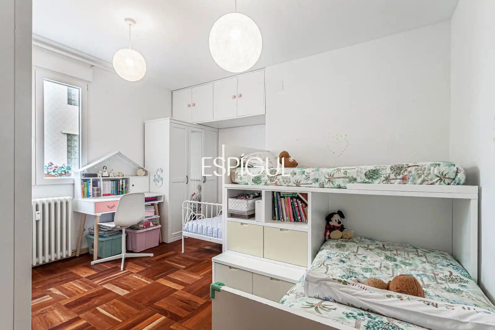 Schlafzimmer von Dachboden zum Verkauf in Madrid mit Klimaanlage, Heizung und Parkett