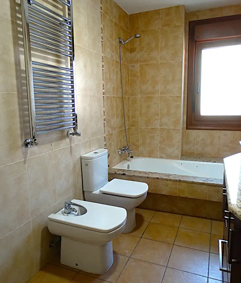 Bany de Casa o xalet en venda en Miño amb Calefacció, Parquet i Terrassa