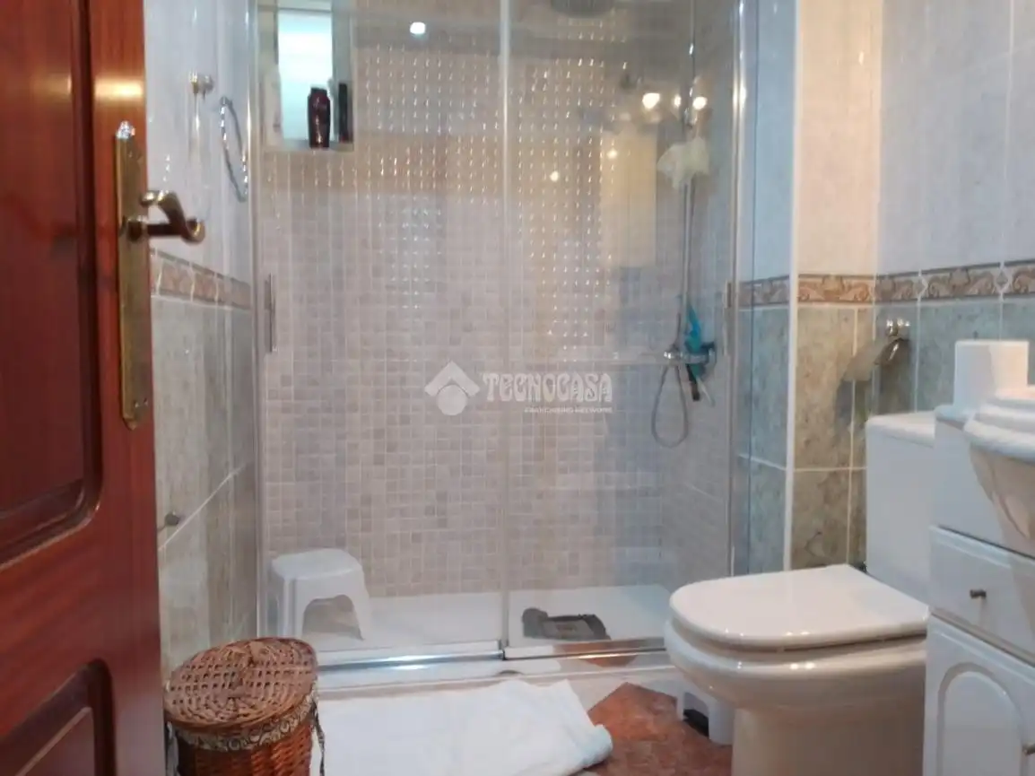 Baño de Piso en venta en Sevilla con Aire acondicionado, Terraza y Amueblado