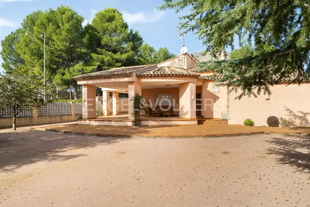 Vista exterior de Casa o xalet en venda en Ontinyent amb Calefacció, Jardí privat i Terrassa