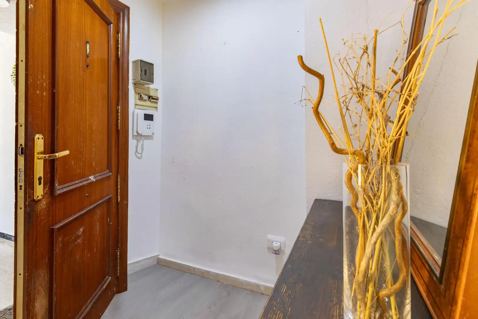 Flat for sale in Valencia  with Air Conditioner
