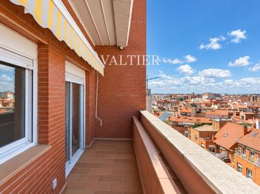 Penthouse mit Pool zur Miete in DE LA INFANTA MERCEDES
