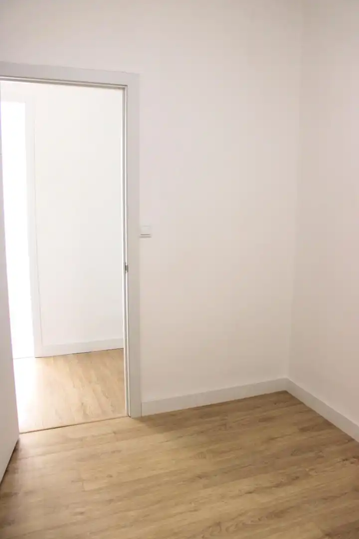 Habitación de Piso en venta en Oliva con Alarma