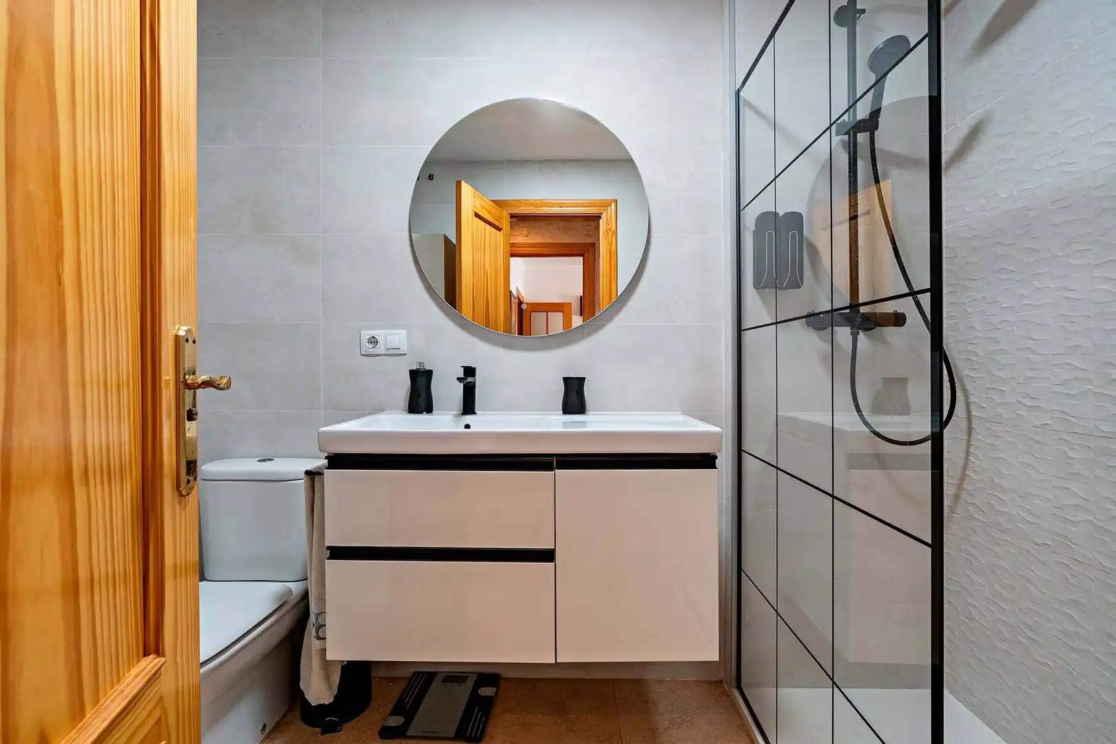 Baño de Piso en venta en Roquetas de Mar con Aire acondicionado, Terraza y Balcón