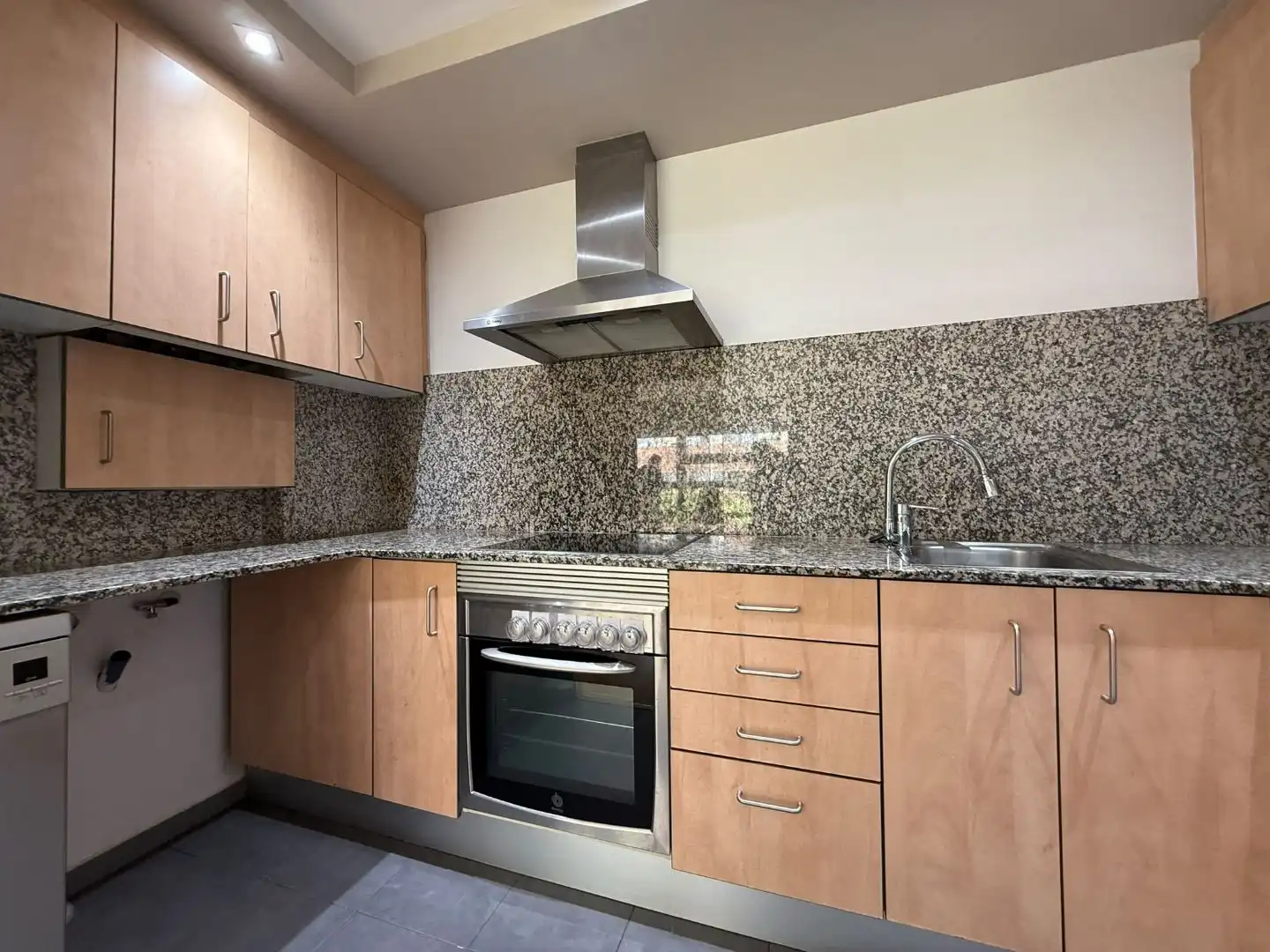 Kitchen of Flat for rent in Port