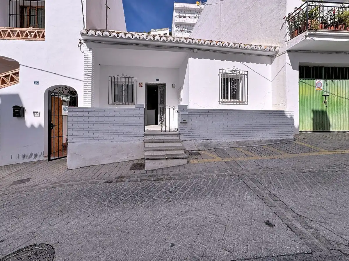 Außenansicht von Einfamilien-Reihenhaus zum Verkauf in Mijas mit Klimaanlage, Heizung und Terrasse