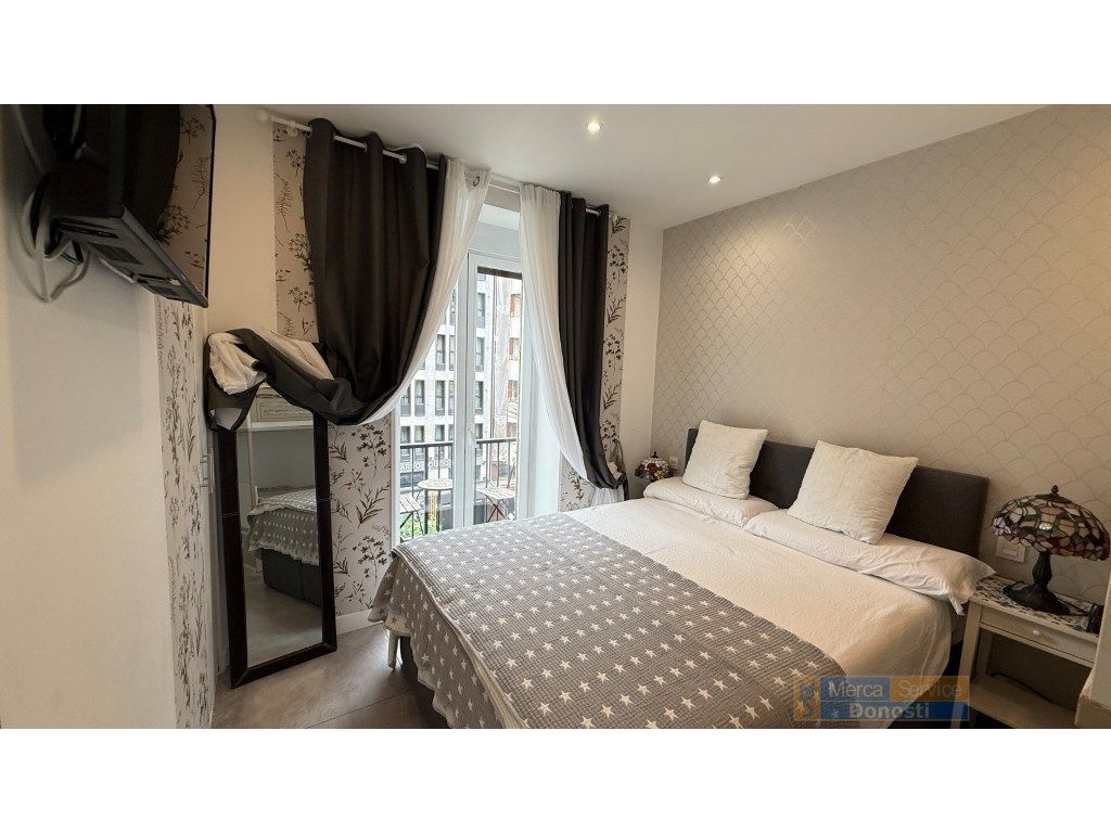 Habitación de Piso en venta en Donostia - San Sebastián  con Balcón