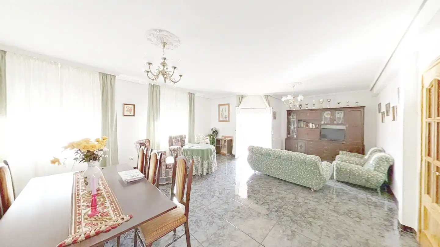 Sala de estar de Piso en venta en Navahermosa con Calefacción, Terraza y Amueblado