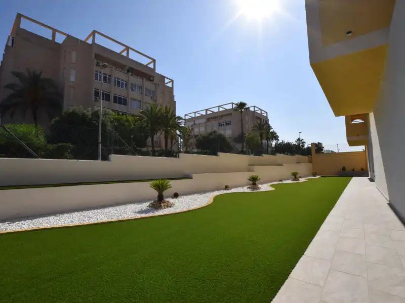 Terrassa de Àtic en venda en Torrevieja amb Aire condicionat, Calefacció i Jardí privat