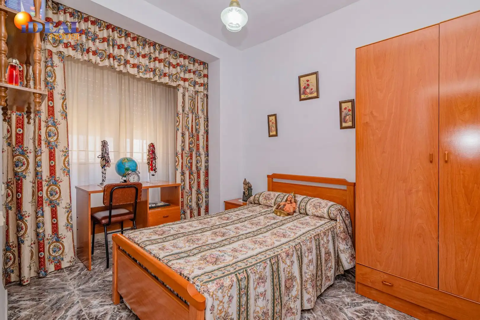 Habitación de Casa adosada en venta en Loja