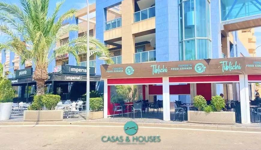 Geschaftsraum zum Verkauf in La Manga del Mar Menor mit Klimaanlage, Terrasse und Möbliert