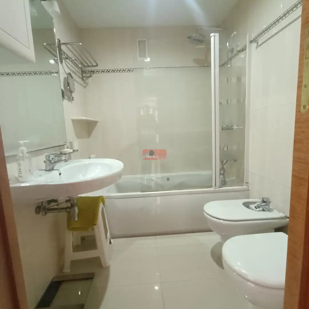 Bathroom of Apartments for rent in Lugo  with Storage room and Furnished