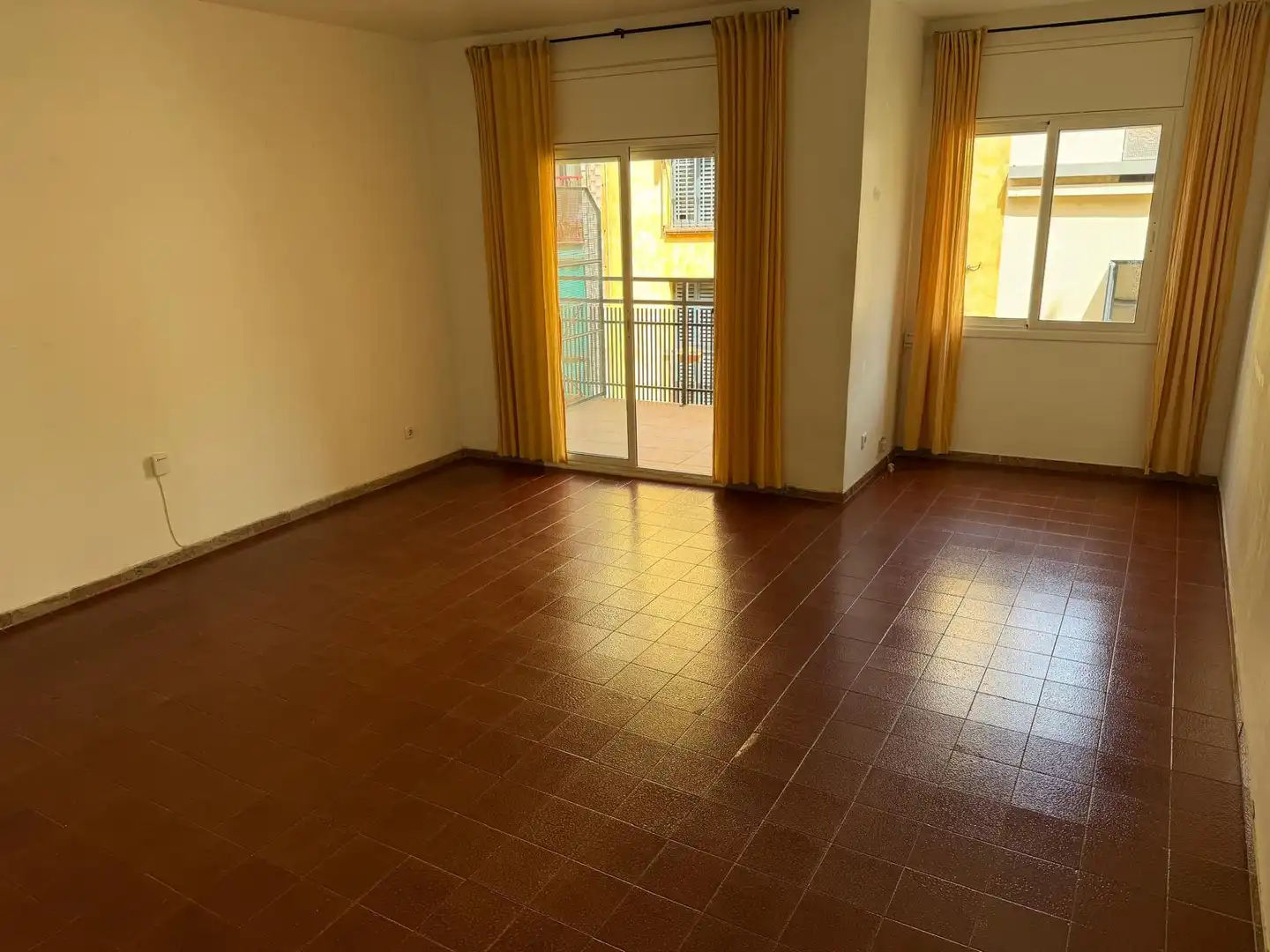 Sala de estar de Piso en venta en Santa Coloma de Gramenet con Parquet y Balcón