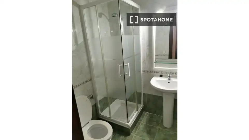 Badezimmer von Wohnung zur Miete in Madrid mit Klimaanlage, Heizung und Möbliert