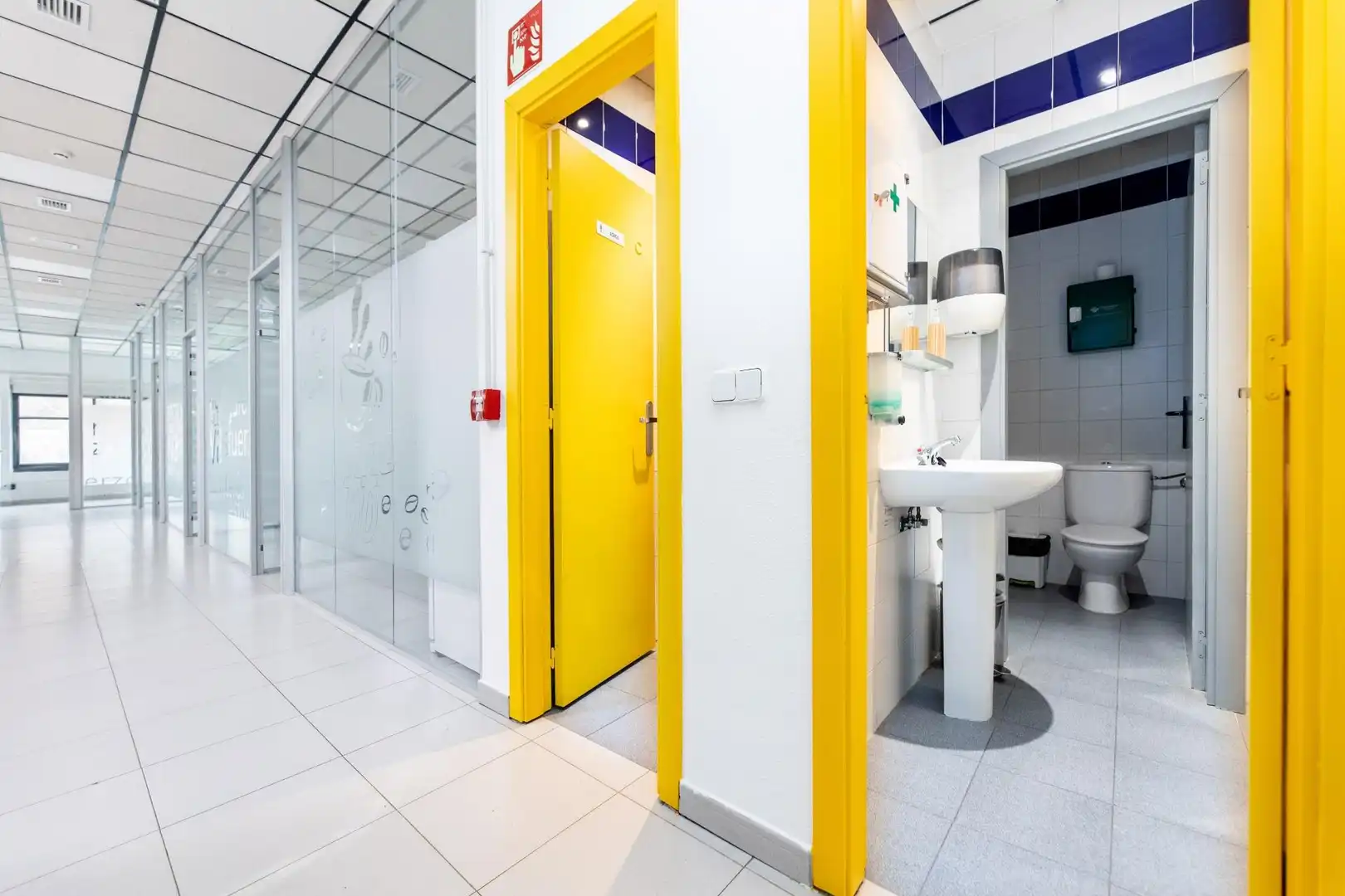 Badezimmer von Fabrikhallen zum Verkauf in San Sebastián de los Reyes