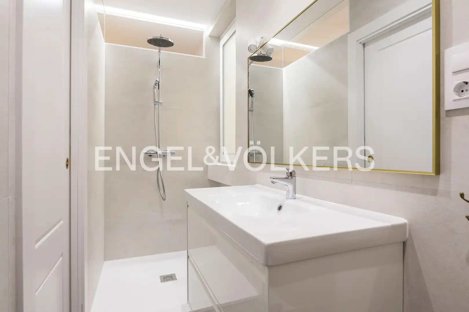 Badezimmer von Wohnung zur Miete in Madrid mit Klimaanlage, Heizung und Parkett