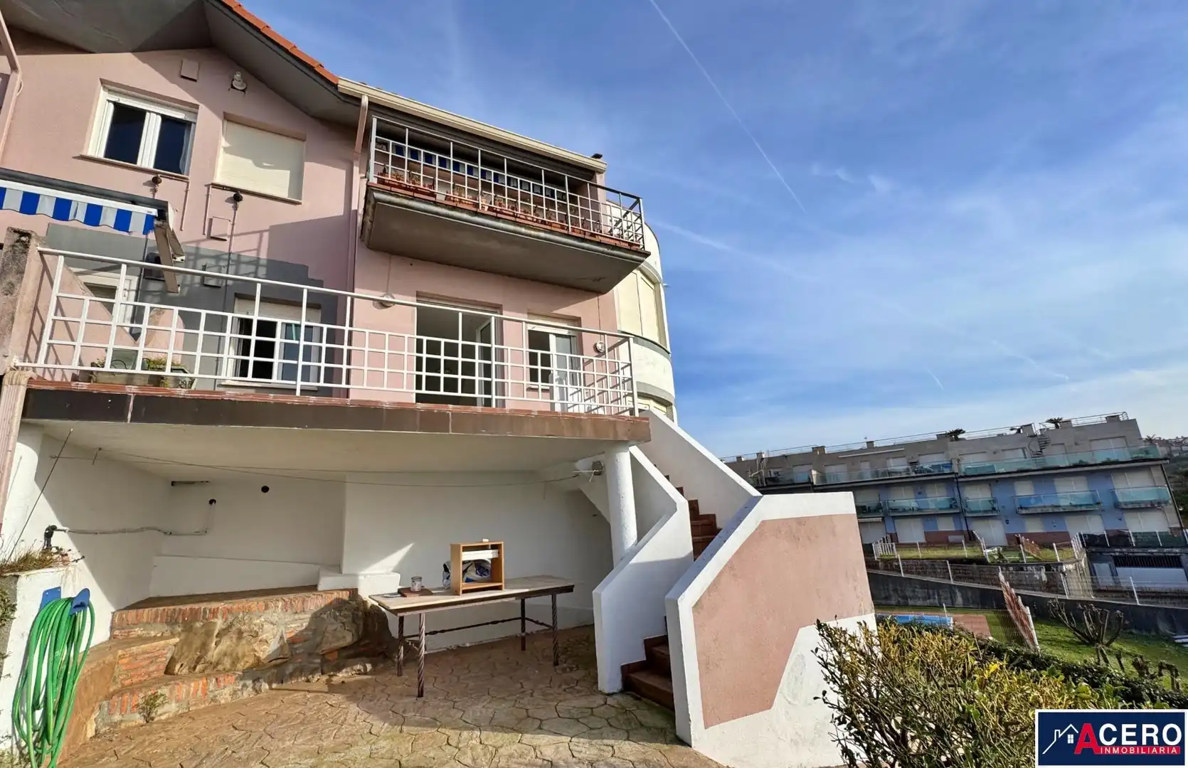 Vista exterior de Planta baixa en venda en Miengo amb Balcó