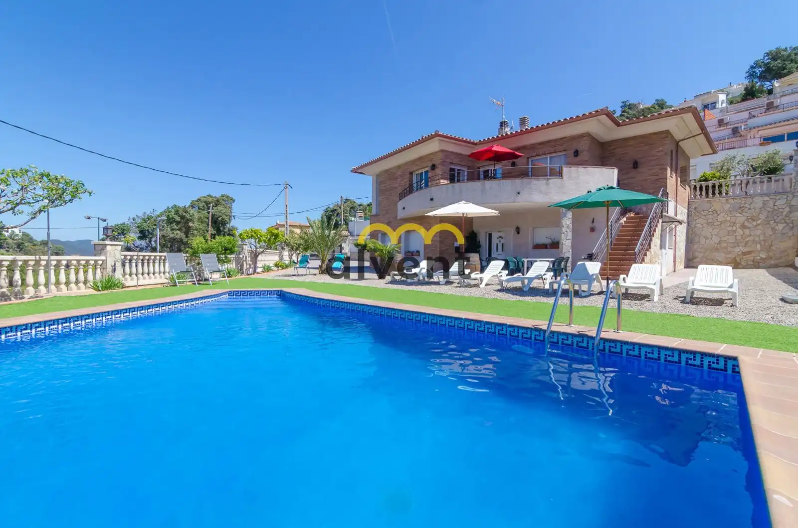 Villa avec piscine à vendre à Arbres