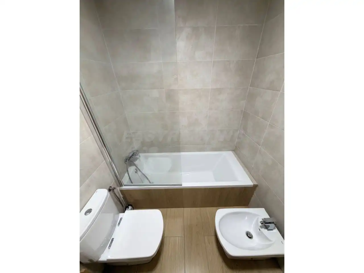 Baño de Piso en venta en La Línea de la Concepción con Terraza, Amueblado y Alarma