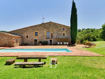 Casa rustica con piscina in vendita a La Bisbal d'Empordà