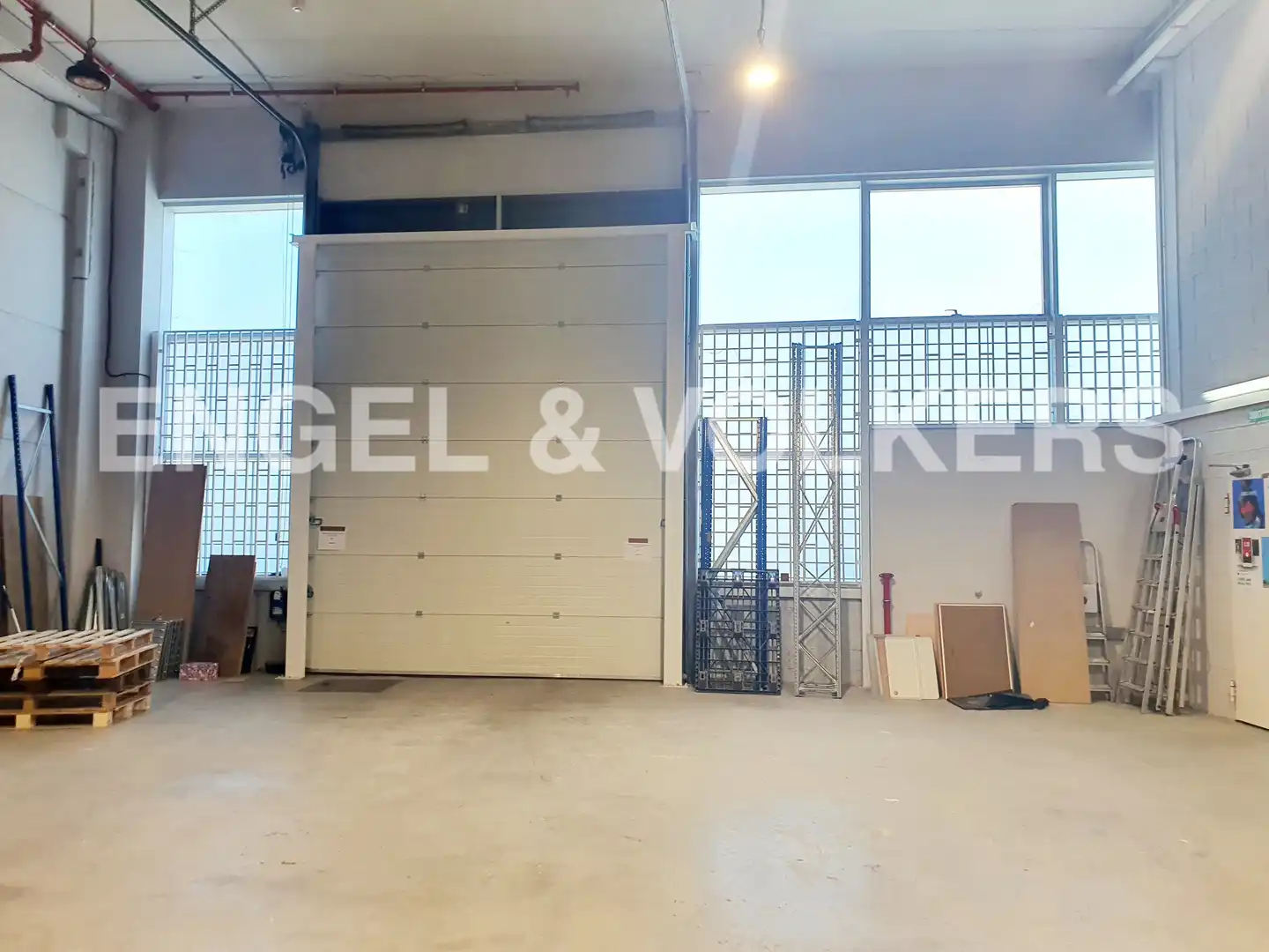 Nau industrial en venda en Cornellà de Llobregat