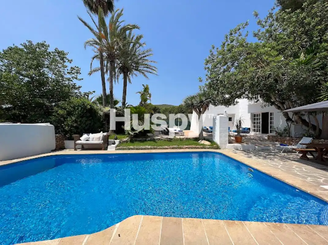 Casa con piscina en venta en Carrer Guillem De Montgri, imagen 3