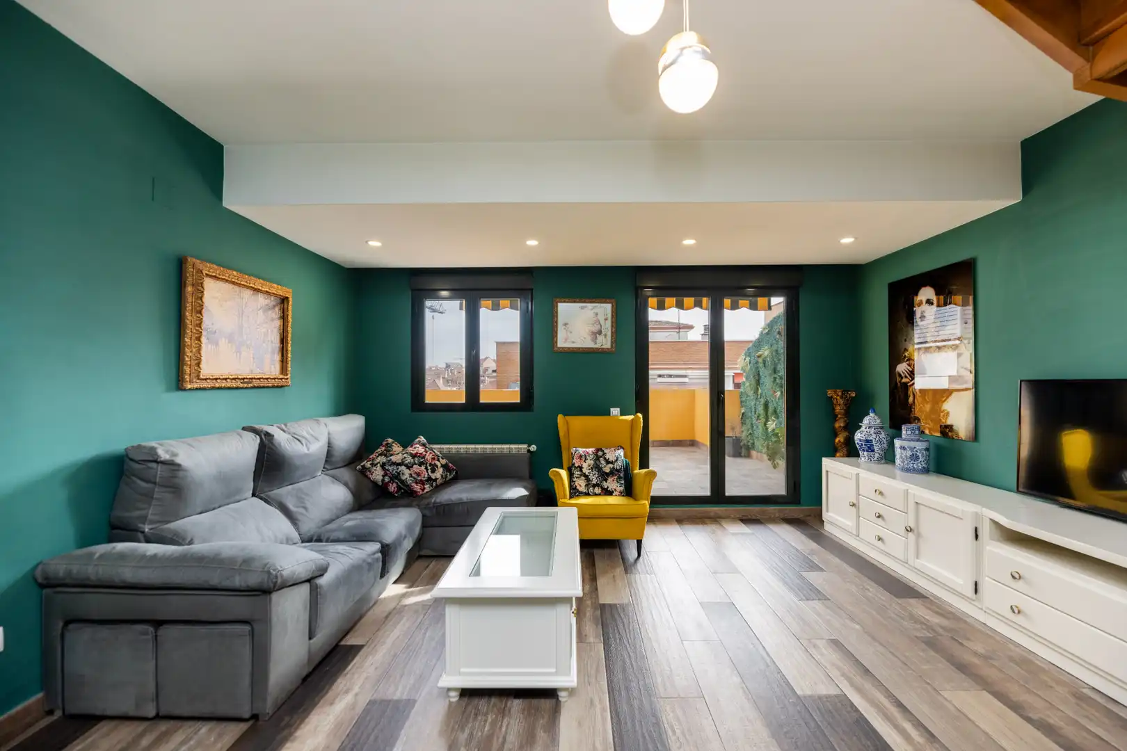 Sala d'estar de Dúplex en venda en Madrid amb Terrassa, Traster i Moblat