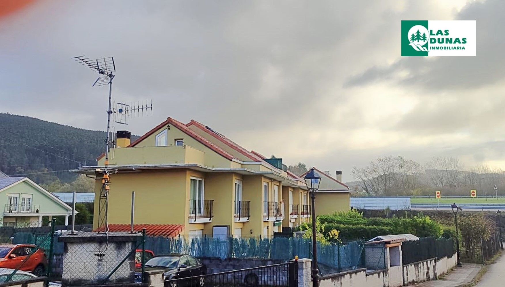Vista exterior de Planta baixa en venda en Castañeda amb Calefacció i Jardí privat