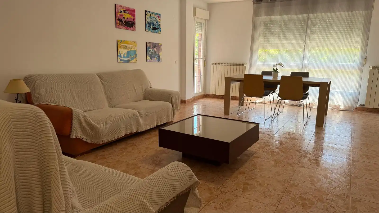 Sala de estar de Piso para compartir en La Almunia de Doña Godina  con Calefacción, Terraza y Amueblado