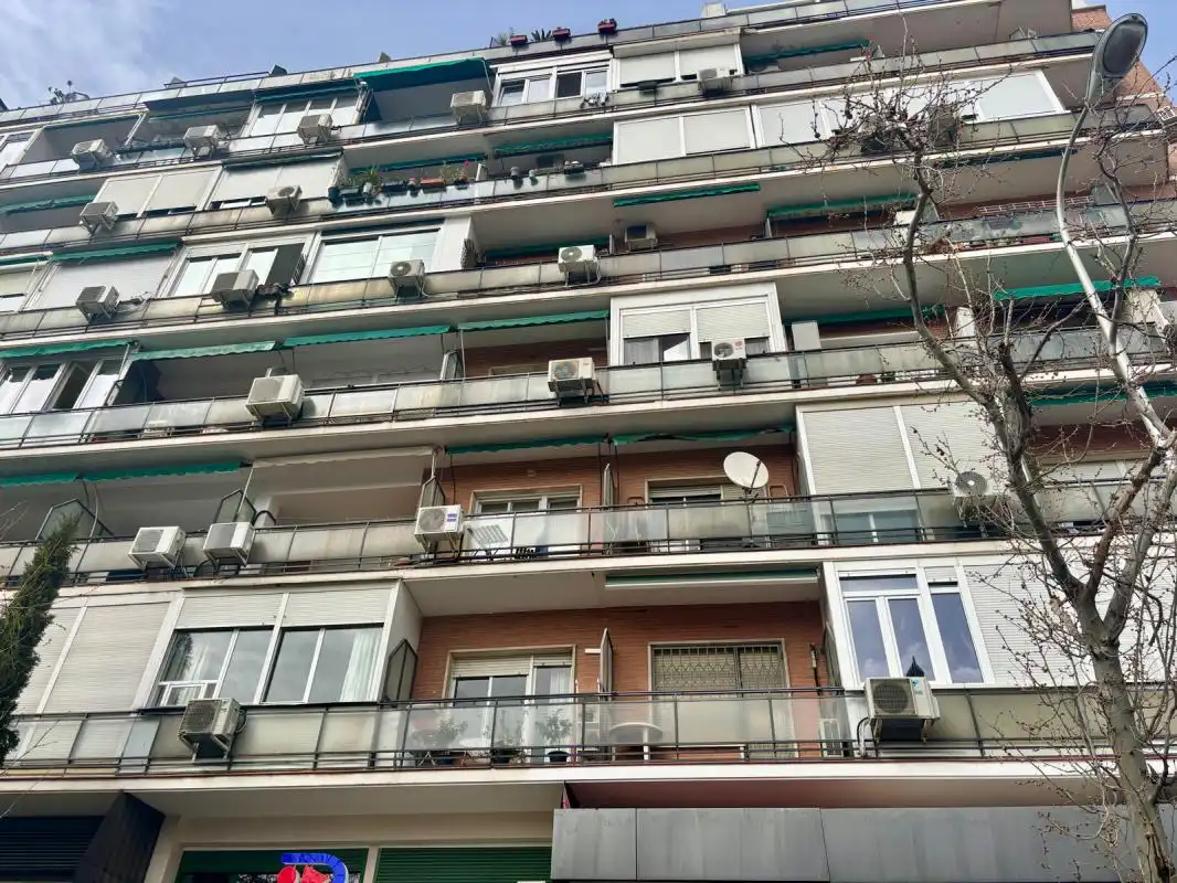 Vista exterior de Estudio en venta en Madrid con Calefacción, Terraza y Balcón