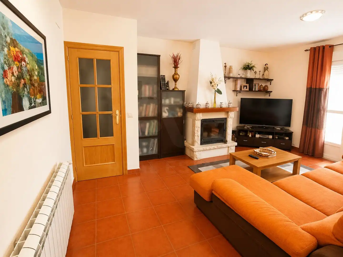 Sala d'estar de Casa adosada en venda en Herradón de Pinares amb Calefacció