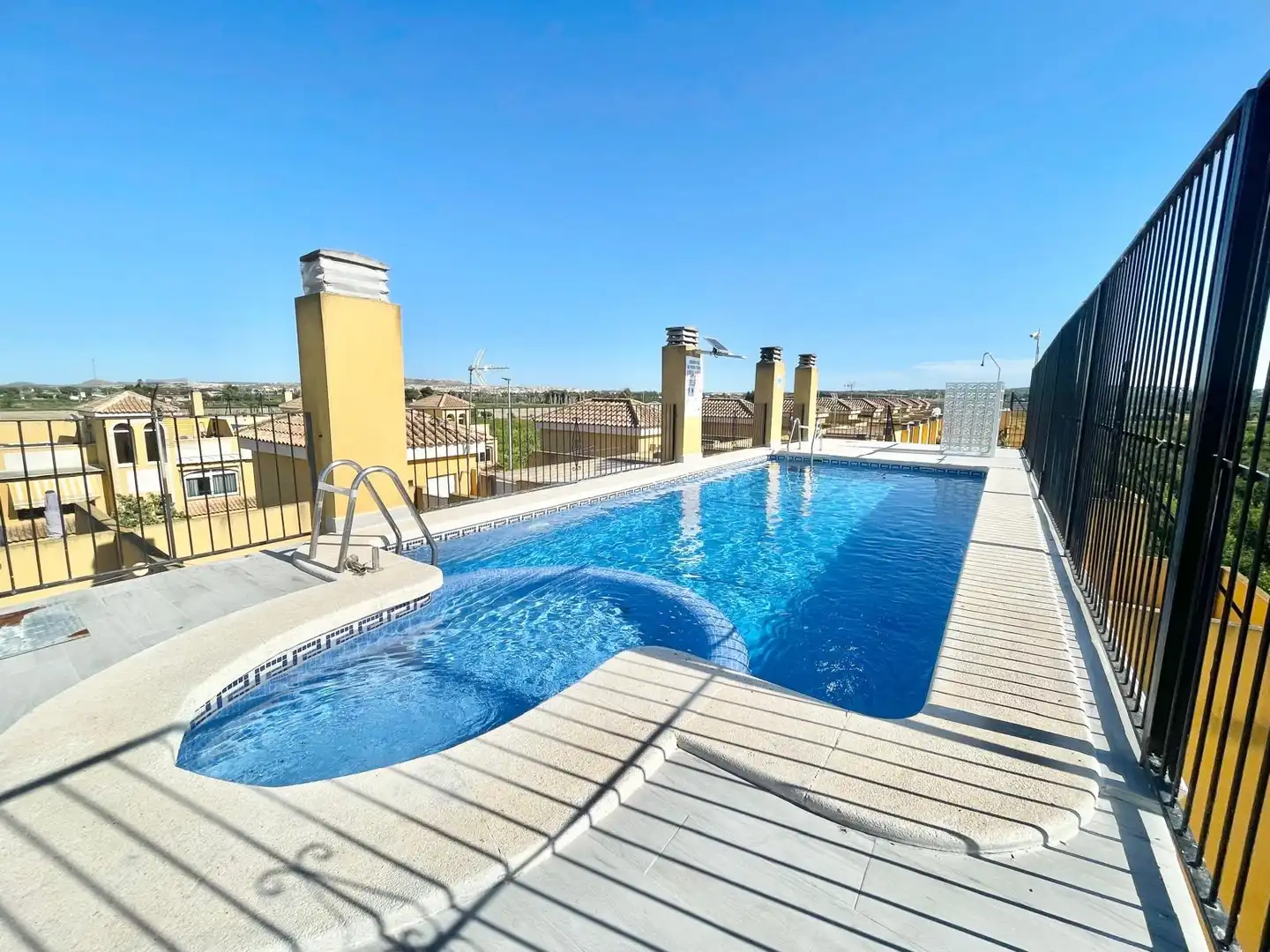 Piscina de Apartamento de alquiler en Daya Nueva con Aire acondicionado, Piscina y Amueblado