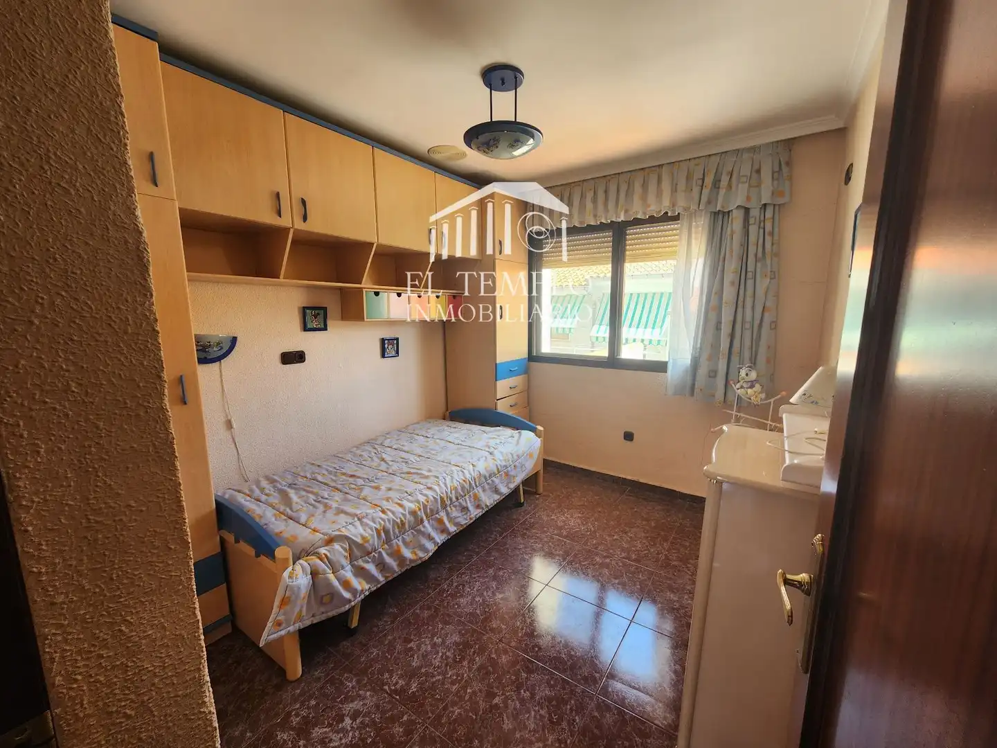 Dormitori de Casa adosada en venda en Onil amb Aire condicionat