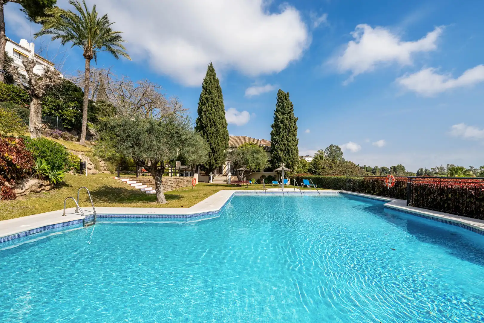 Piscina de Apartamento en venta en Benahavís con Aire acondicionado, Calefacción y Jardín privado