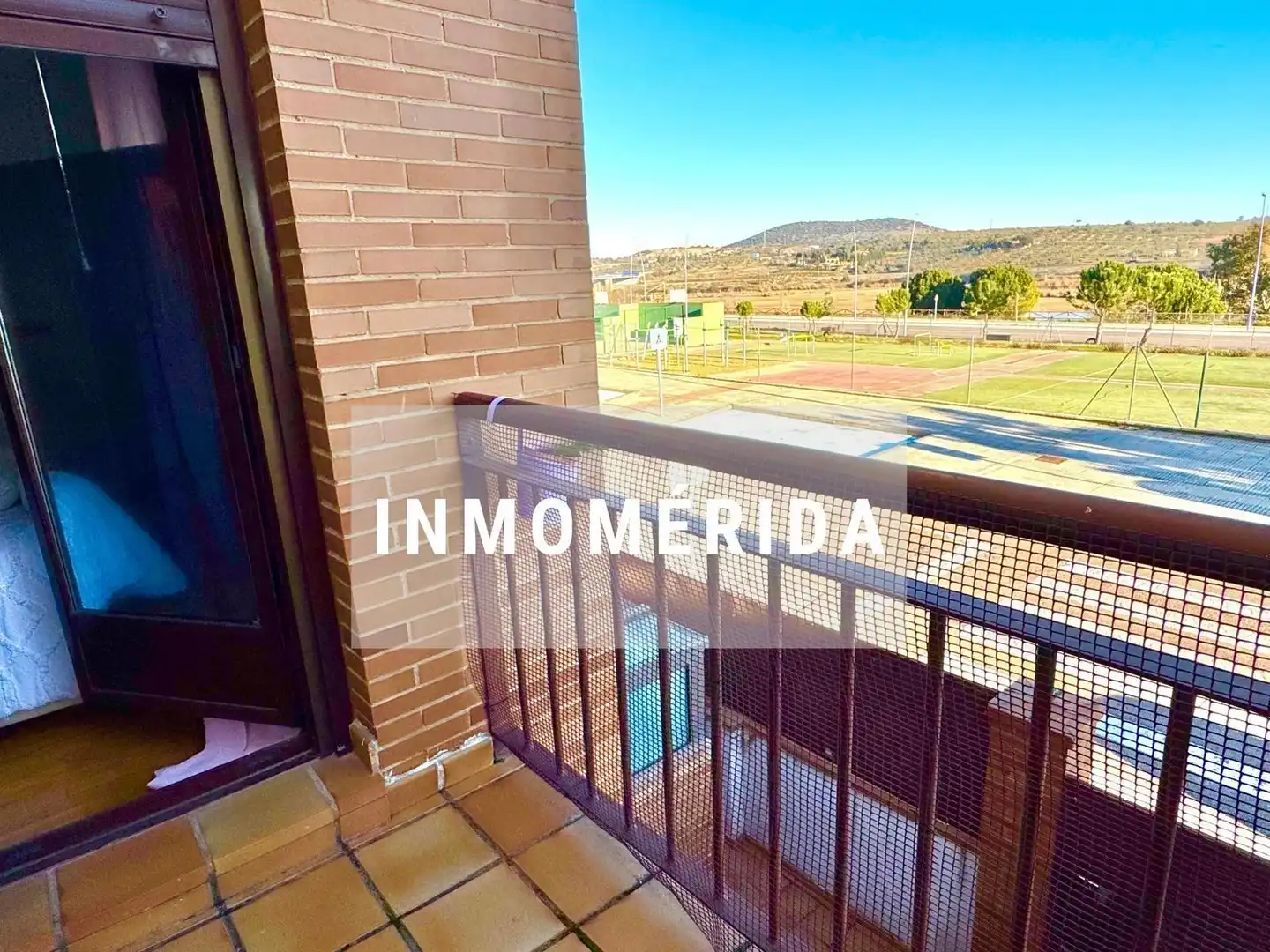 Vista exterior de Casa adosada en venta en Mérida con Aire acondicionado, Calefacción y Jardín privado