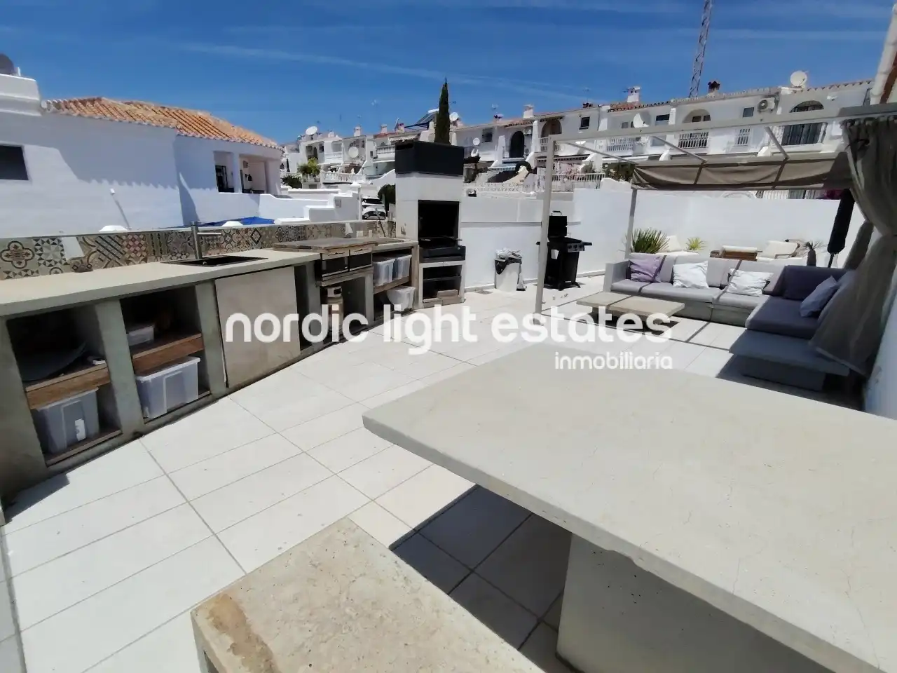 Vista exterior de Casa o chalet en venta en Nerja con Terraza y Piscina