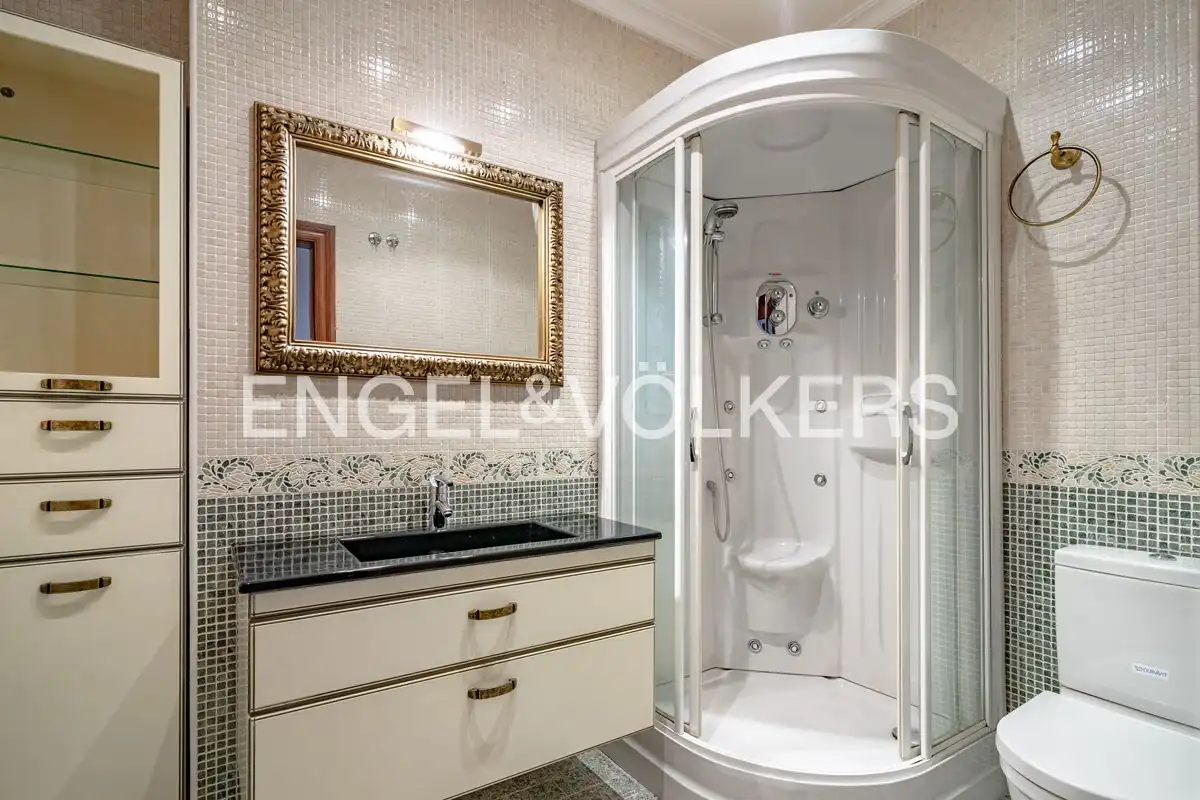 Baño de Piso en venta en Gijón  con Calefacción, Parquet y Balcón