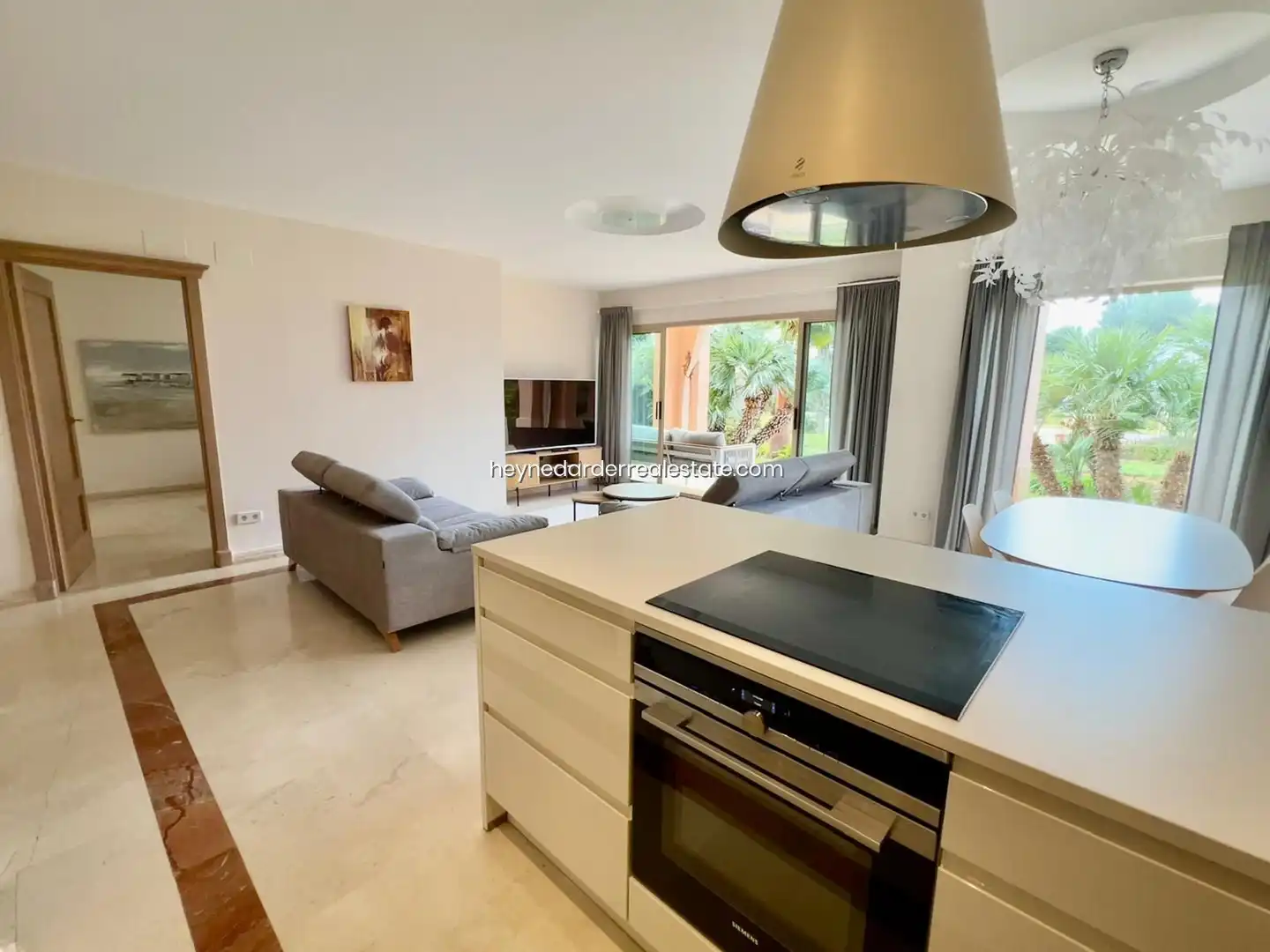 Sala d'estar de Apartament de lloguer en Calvià amb Aire condicionat, Jardí privat i Traster