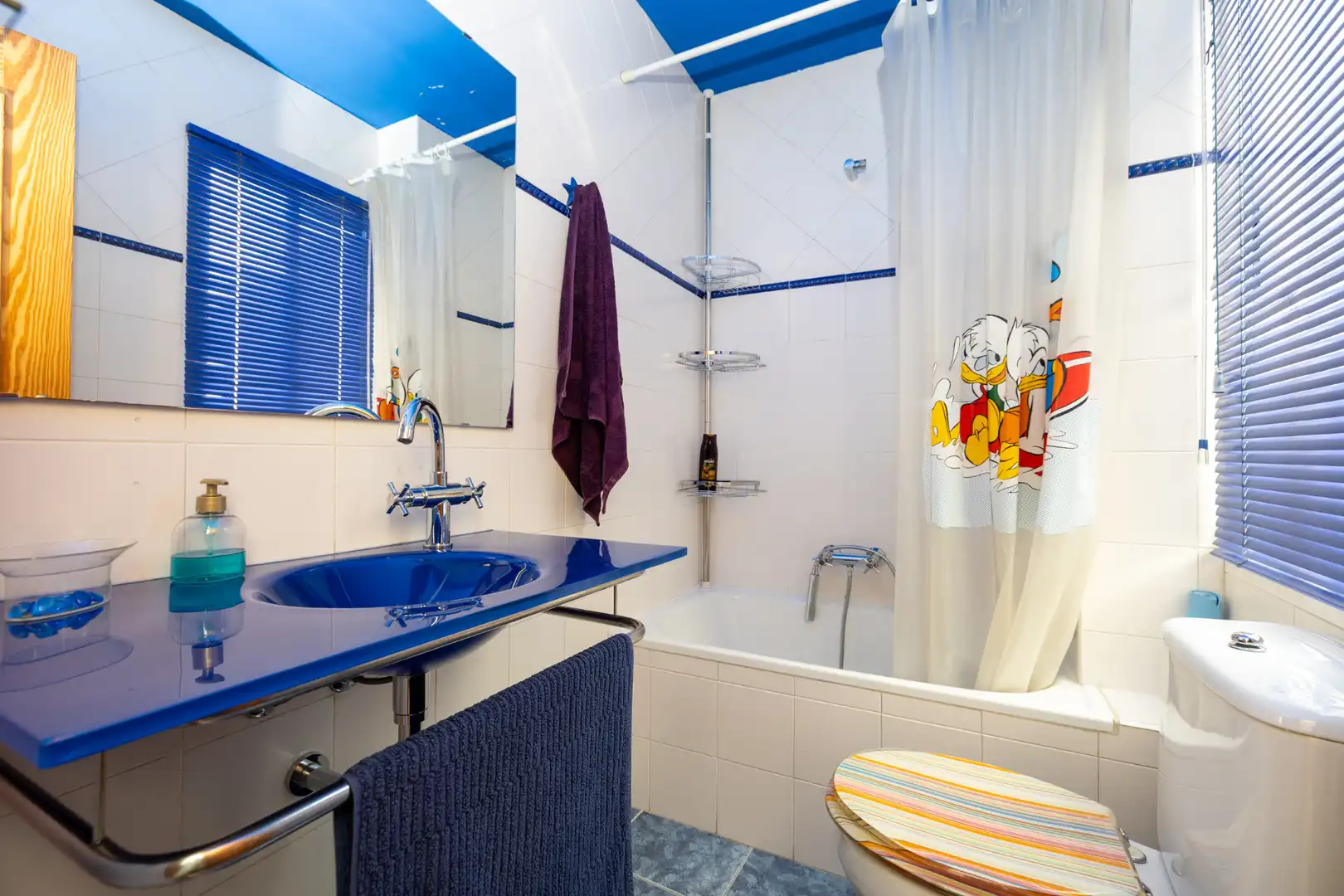Bathroom of Flat for rent in Granada  with Air Conditioner, Furnished and Washing machine