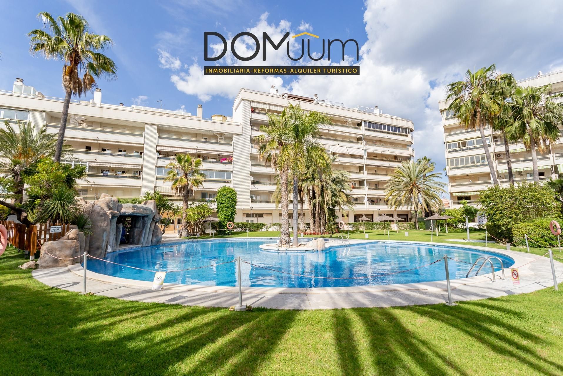 Vista exterior de Pis en venda en Salou amb Aire condicionat, Calefacció i Jardí privat
