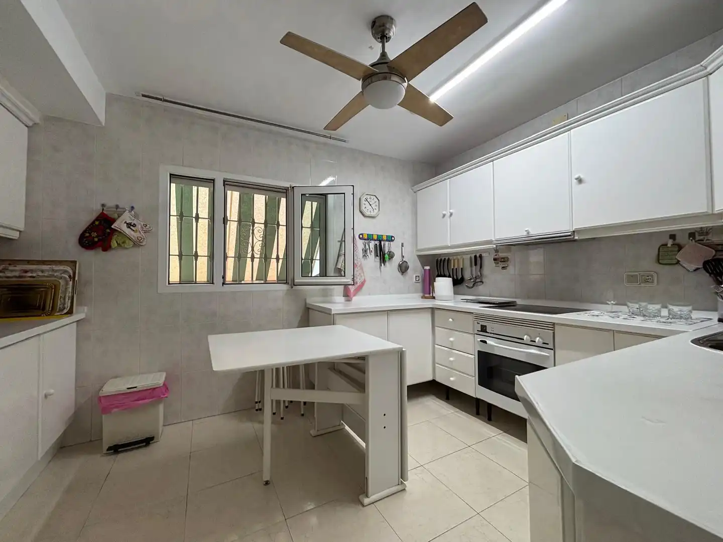 Cocina de Casa o chalet en venta en Madrid con Jardín privado, Trastero y Piscina