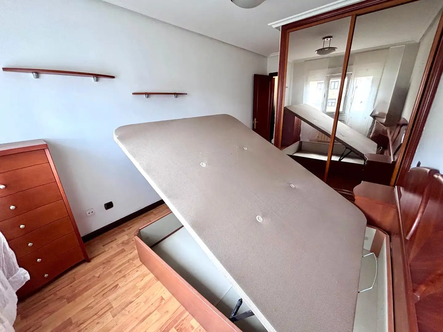 Habitación de Piso en venta en Gijón  con Calefacción, Terraza y Trastero
