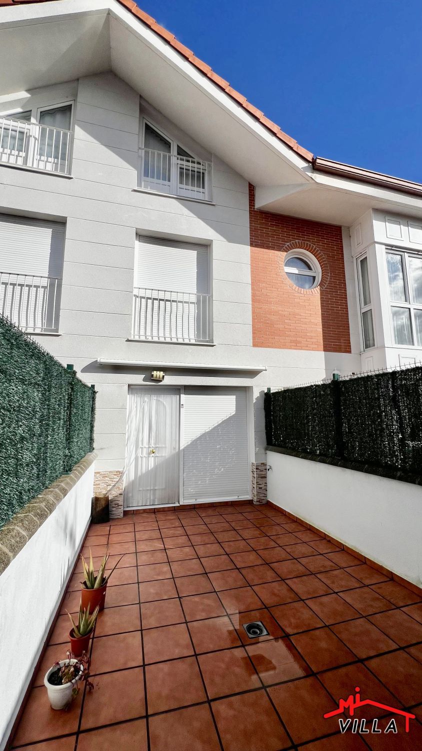 Vista exterior de Casa adosada en venta en Ampuero con Calefacción, Terraza y Trastero