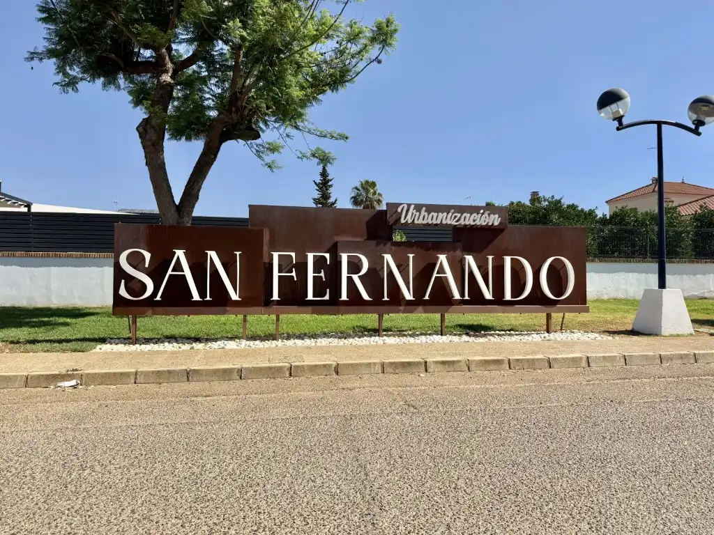 Vista exterior de Casa o chalet en venta en Mairena del Alcor con Amueblado y Balcón