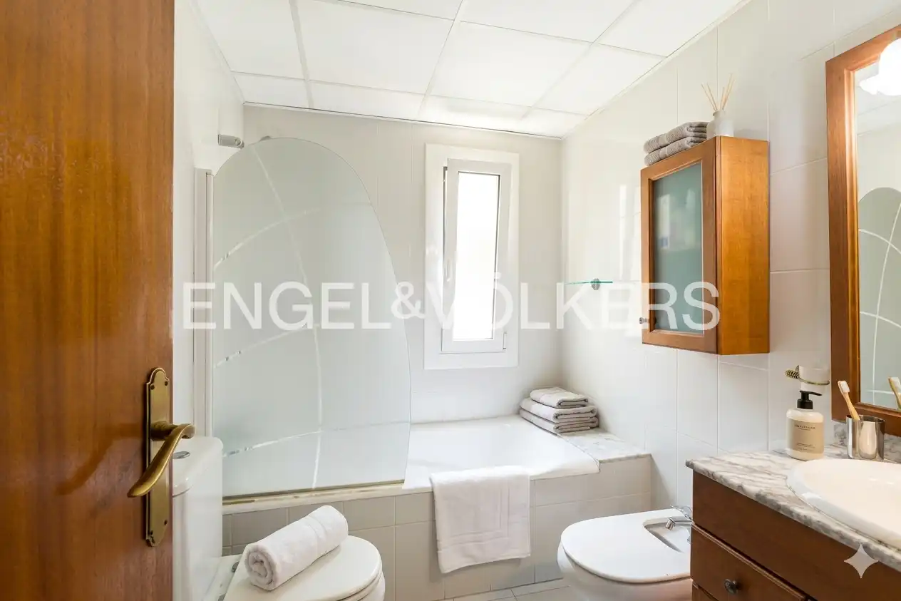 Bathroom of Houses for sale in Vilanova i la Geltrú  with Air Conditioner, Heating and Private garden