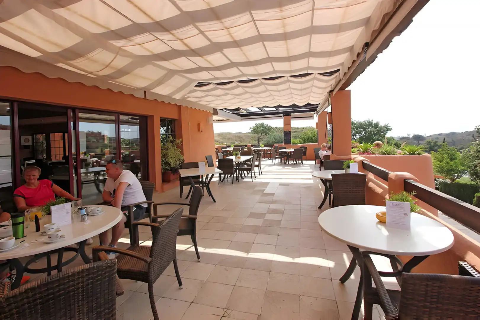 Terrasse von Erdgeschoss zum Verkauf in Marbella mit Klimaanlage, Heizung und Terrasse