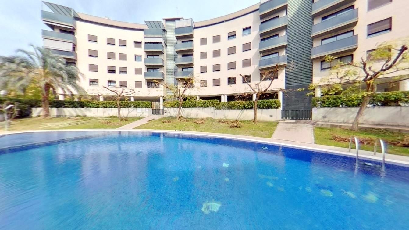 Piscina de Pis en venda en  Valencia Capital amb Aire condicionat, Calefacció i Terrassa