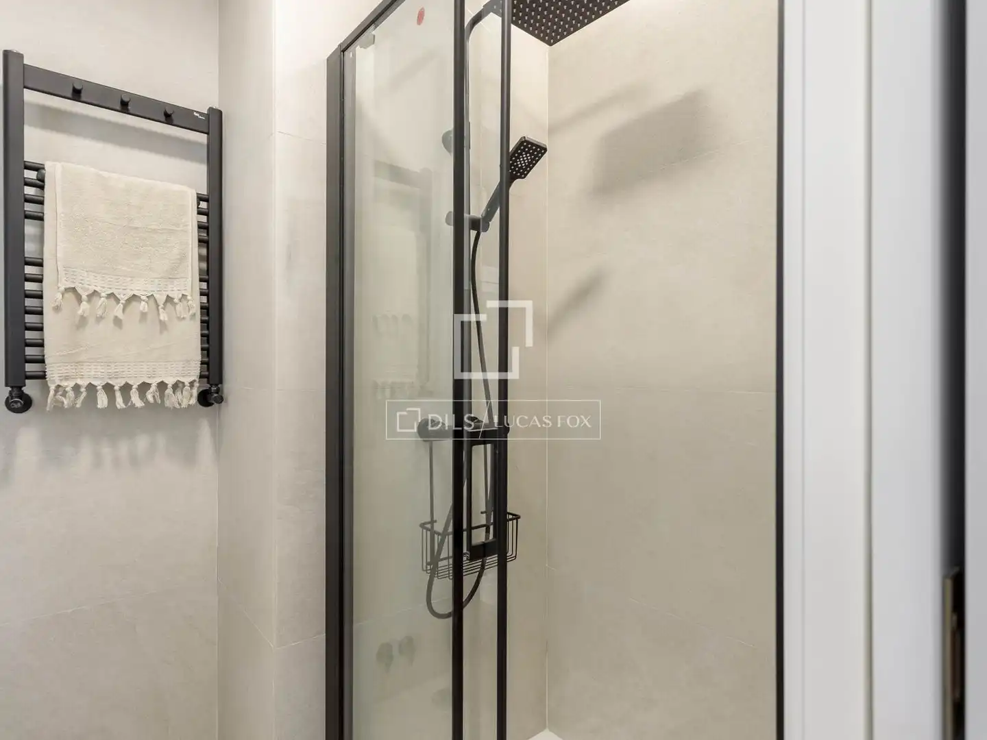 Bathroom of Flat for rent in Madrid  with Air Conditioner and Furnished