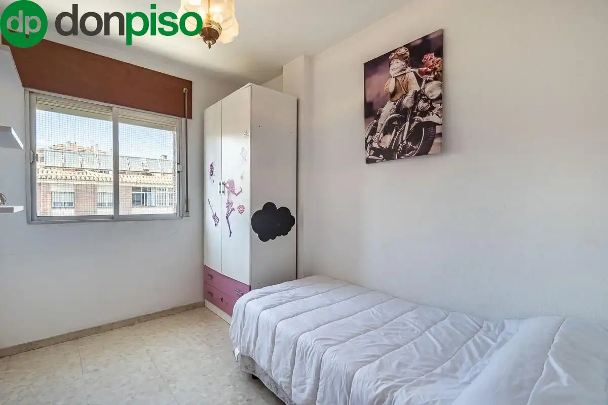 Bedroom of Flat for sale in Granada  with Heating and Balcony